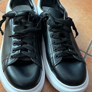 Alexander McQueen Black Leather Shoes size 10